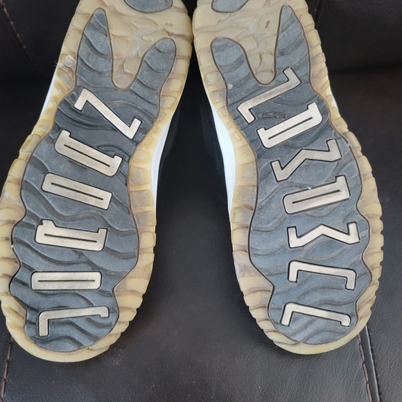 Jordan 11 Retro Low Barons 2017 LIFESTYLE SNEAKERS SIZE 3Y 505835-010 - Picture 6 of 7